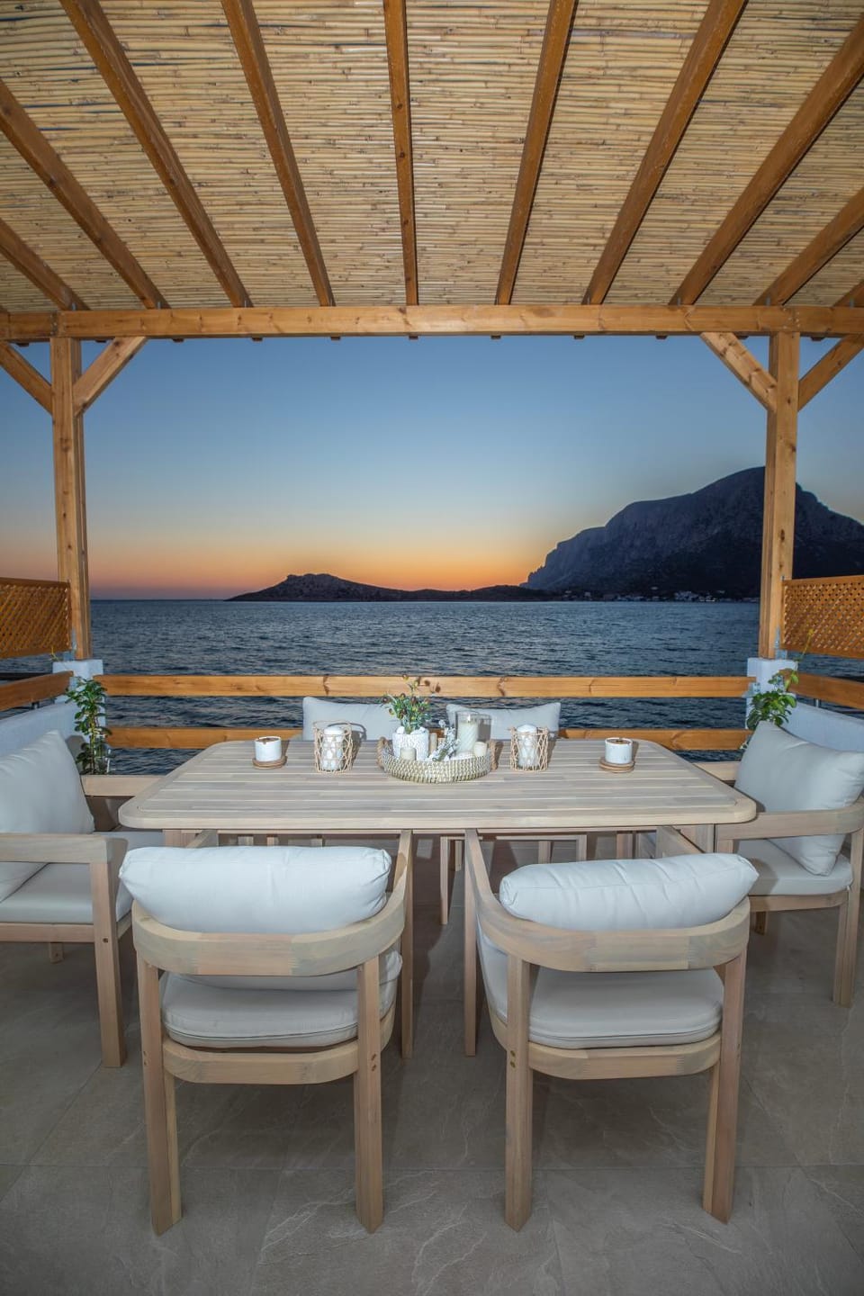 Day, Natural landscape, Balcony/Terrace, Dining area, Mountain view, Sea view