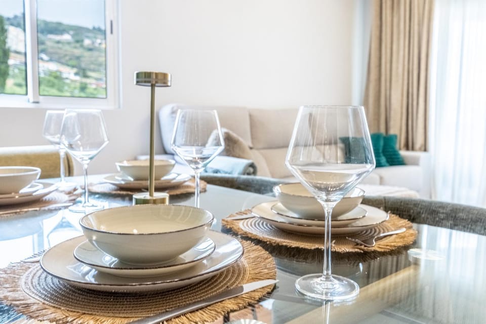 Food and drinks, Dining area, Alcoholic drinks