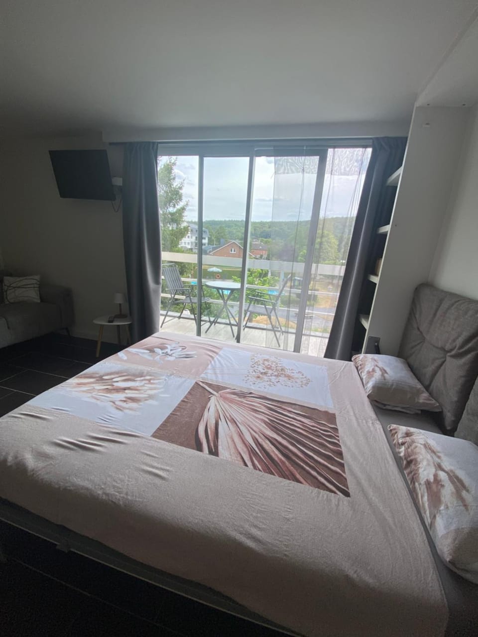 Bed, Balcony/Terrace, Pool view