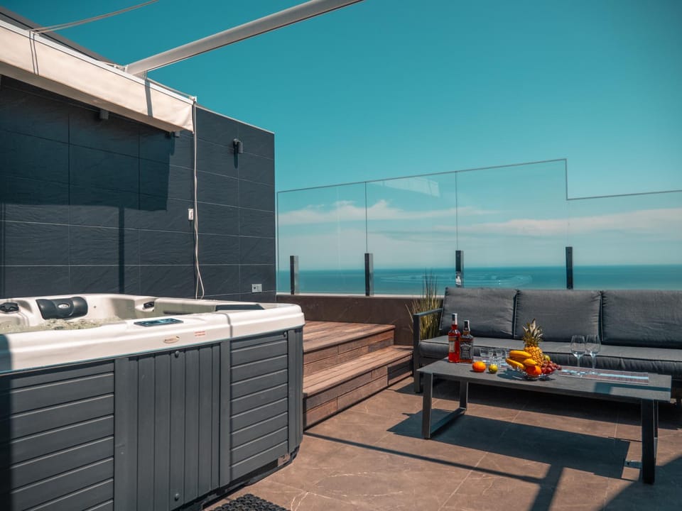 VIP Luxury Penthouse у Аркадія із панорамним видом та джакузі fainorent Apartment in Odessa