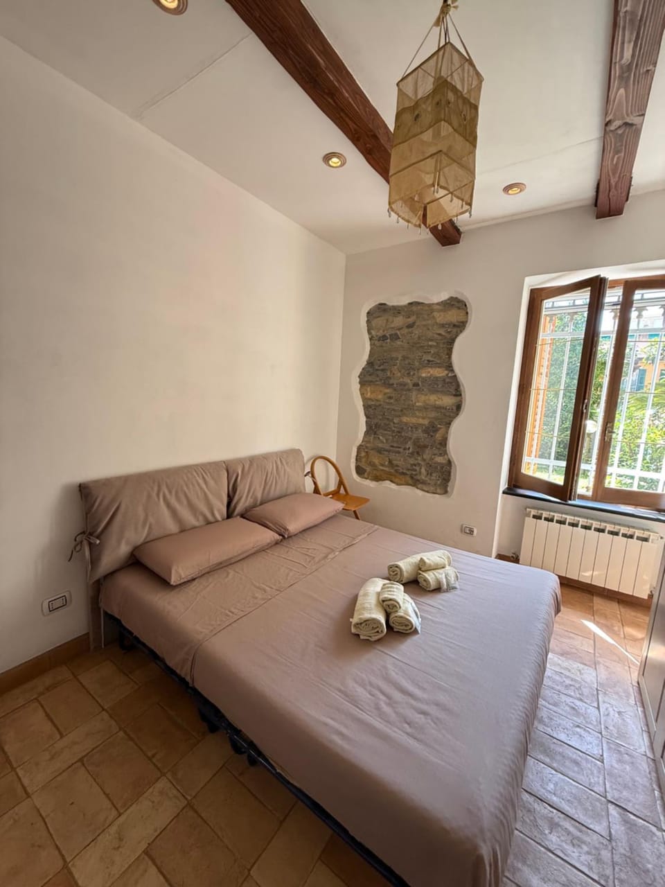 Photo of the whole room, Bedroom, towels