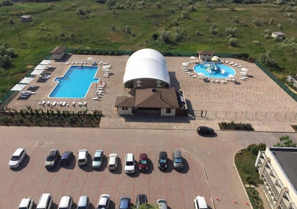 Restaurant/places to eat, Bird's eye view, Pool view, Swimming pool, Location