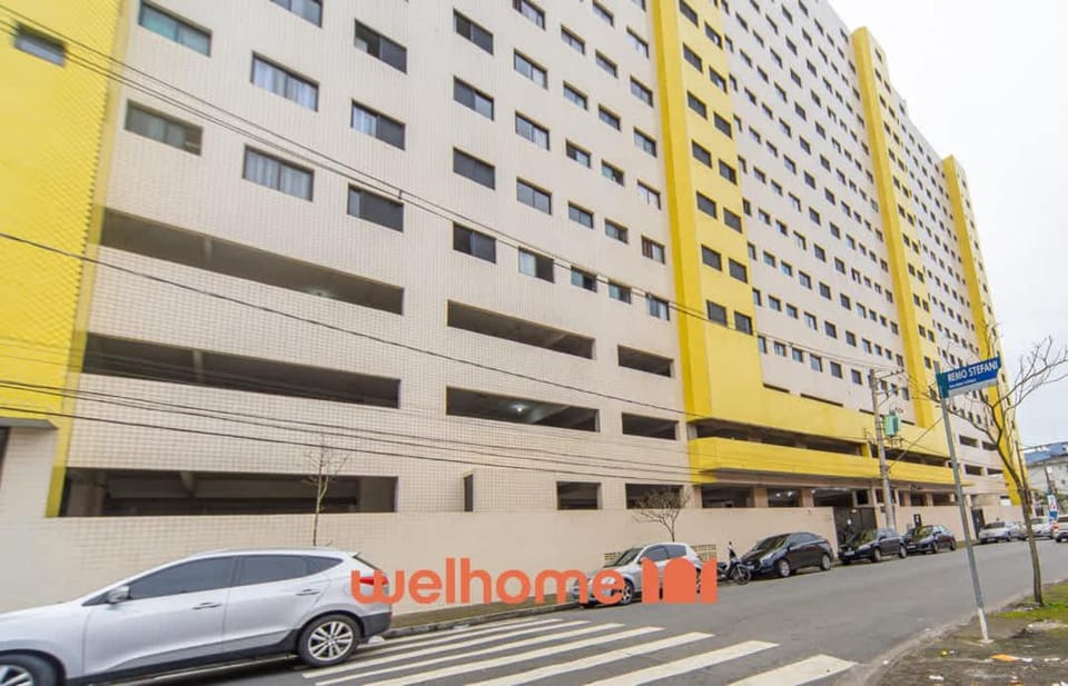 Apto na Praia Grande a poucos passos da praia Apartment in State of São Paulo