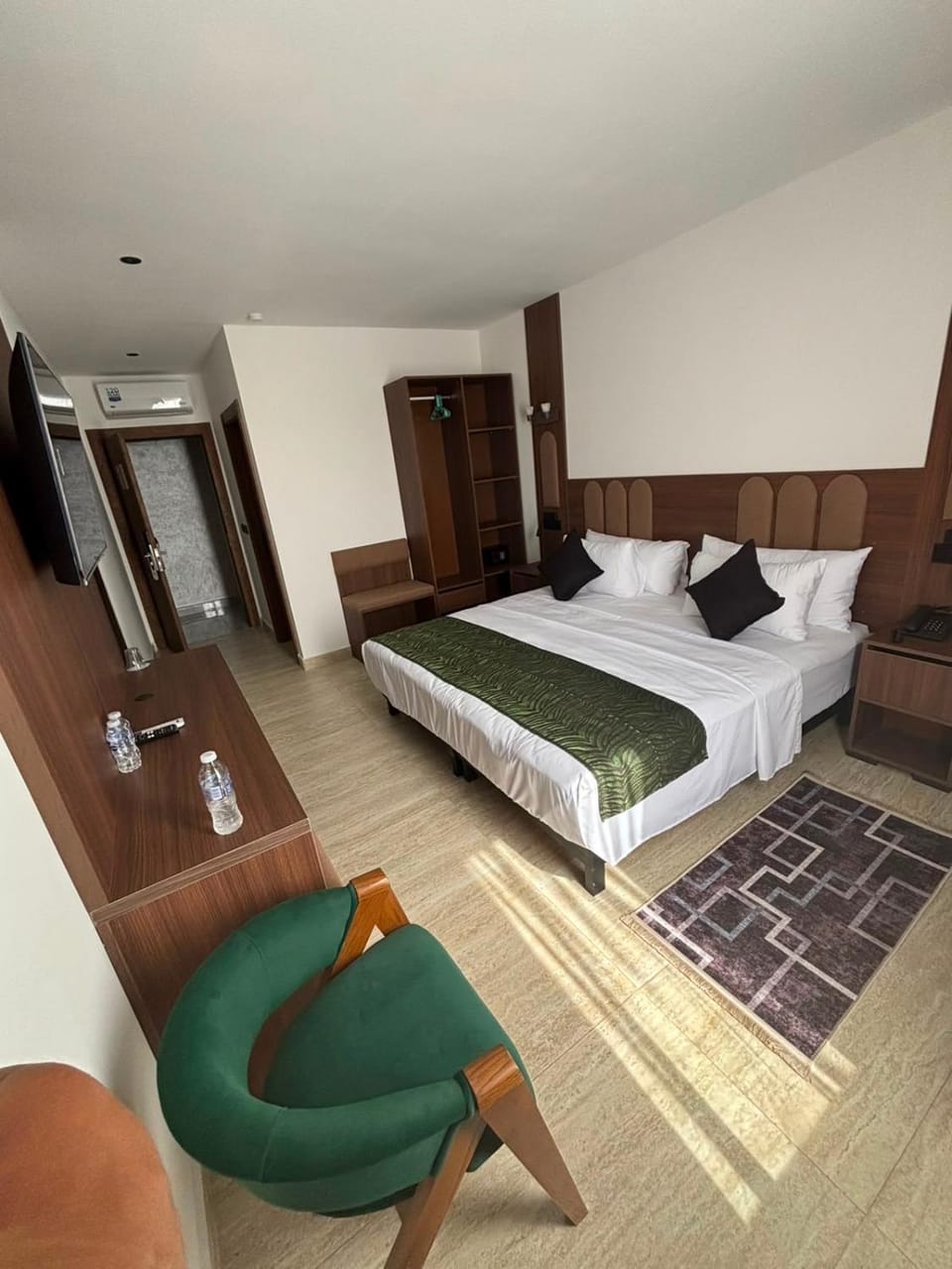 Living room, Bedroom, towels