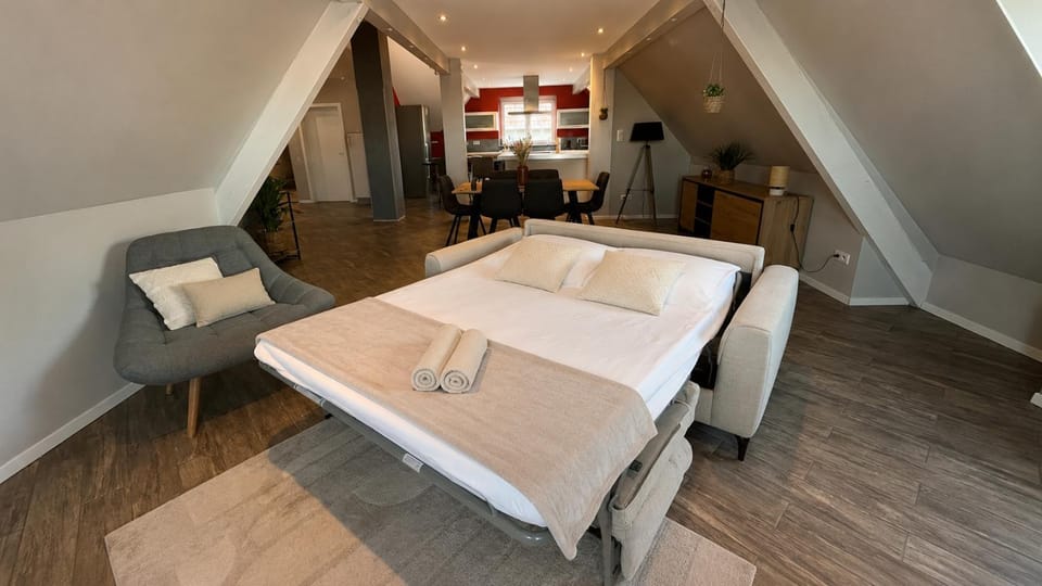 Bed, Living room