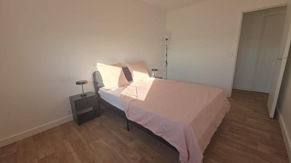 Grand Appartement Tout Équipé - Jusqu'à 8 Voyageurs Apartment in Clichy