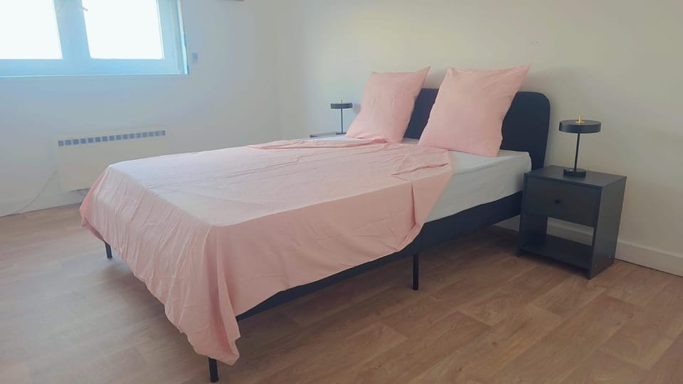 Grand Appartement Tout Équipé - Jusqu'à 8 Voyageurs Apartment in Clichy