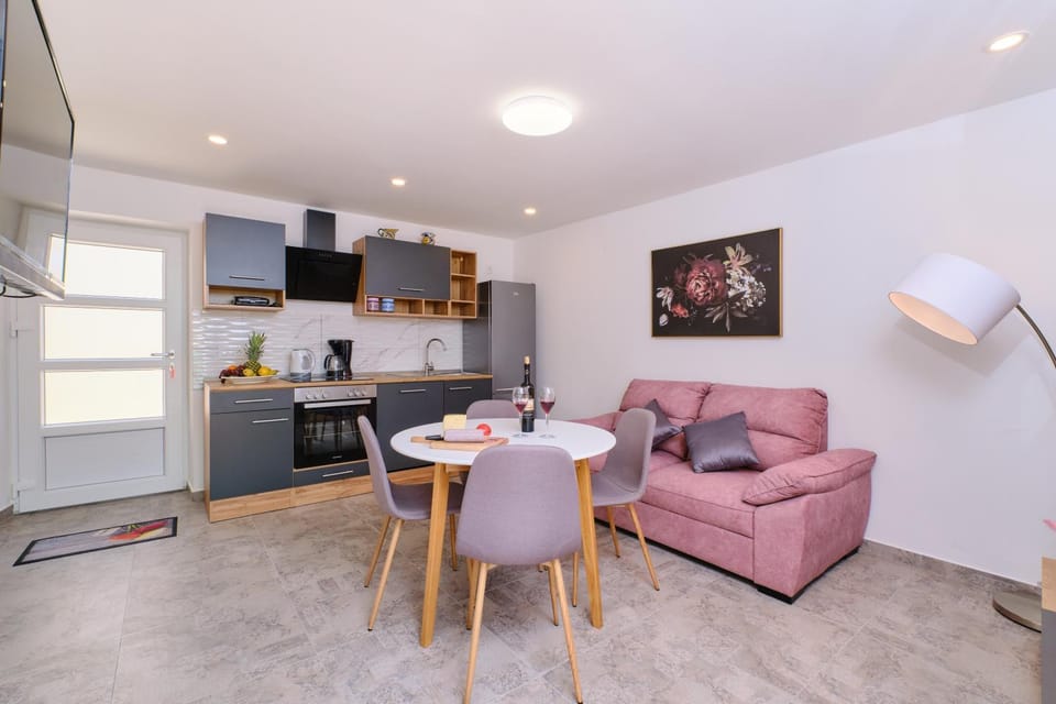 Kitchen or kitchenette, Living room, Seating area