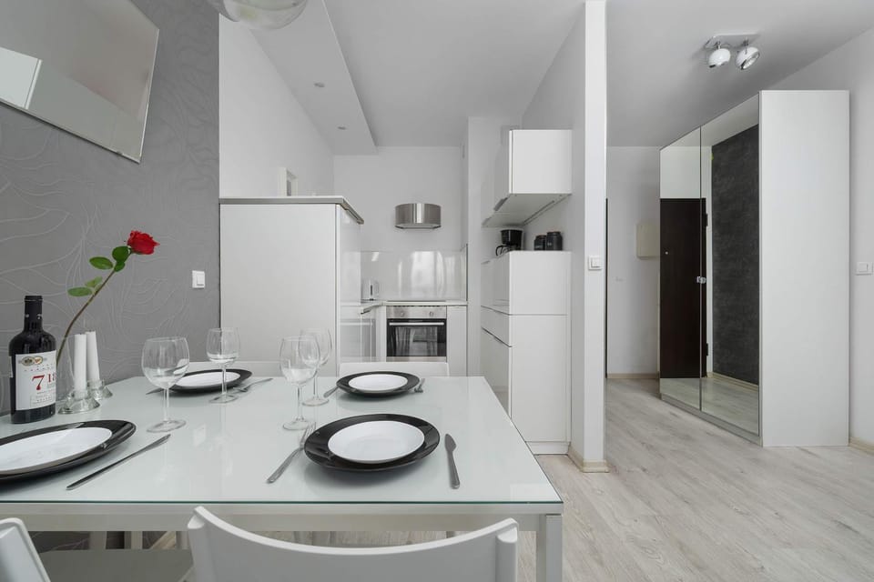 Kitchen or kitchenette, Dining area, stove