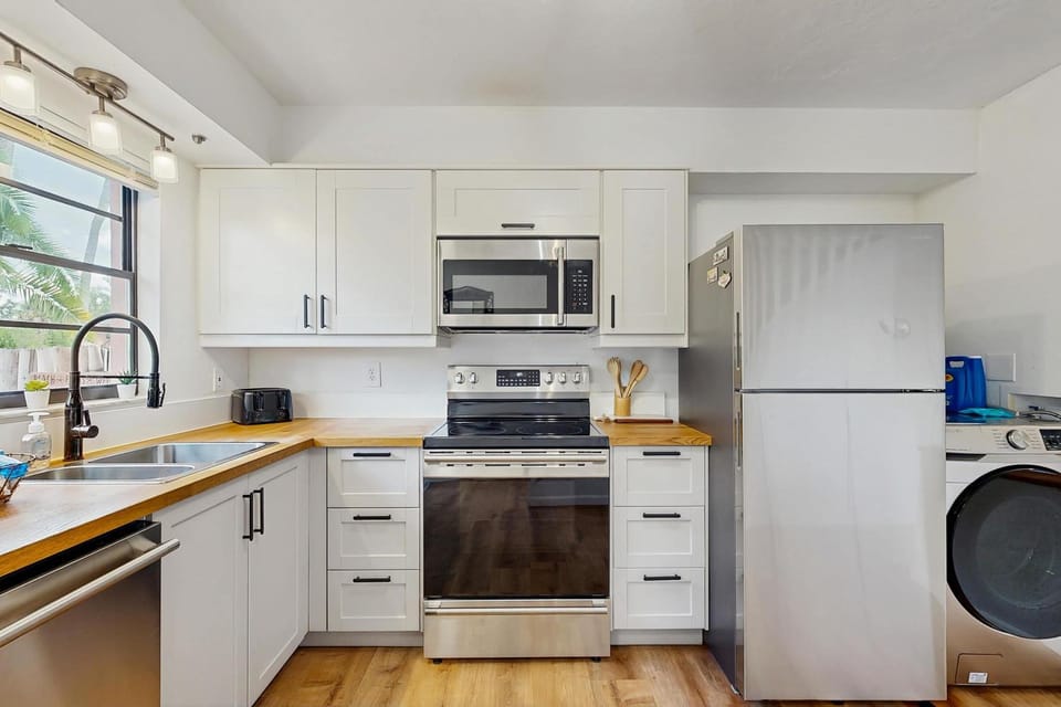 Spacious townhome w patio & shared pool House in Iona