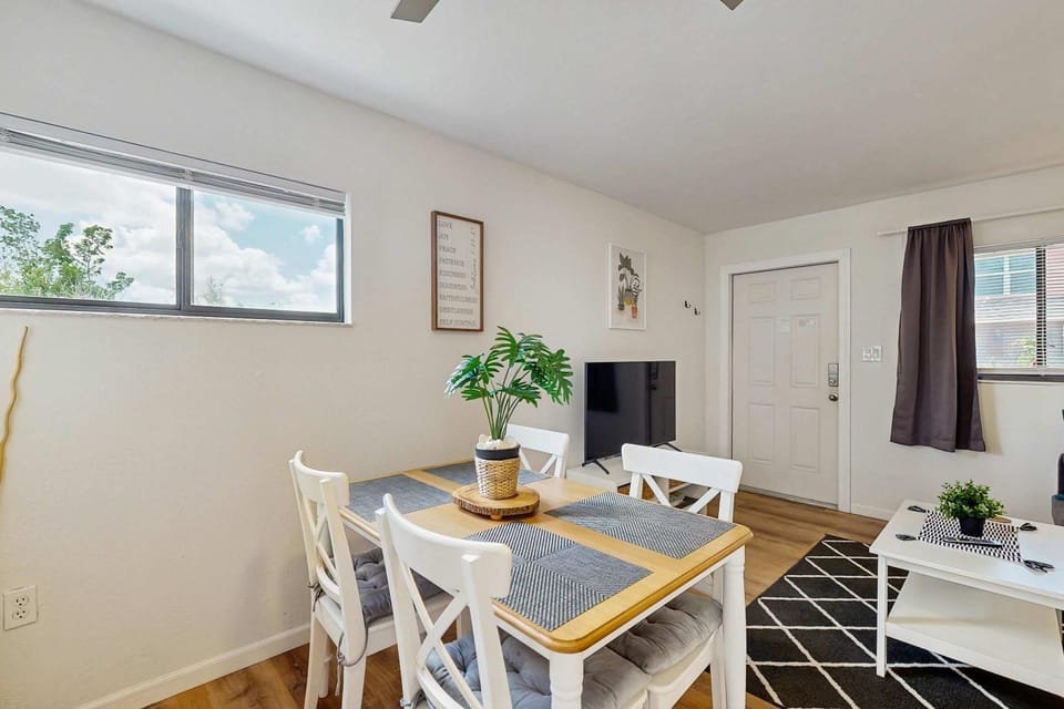 Spacious townhome w patio & shared pool House in Iona