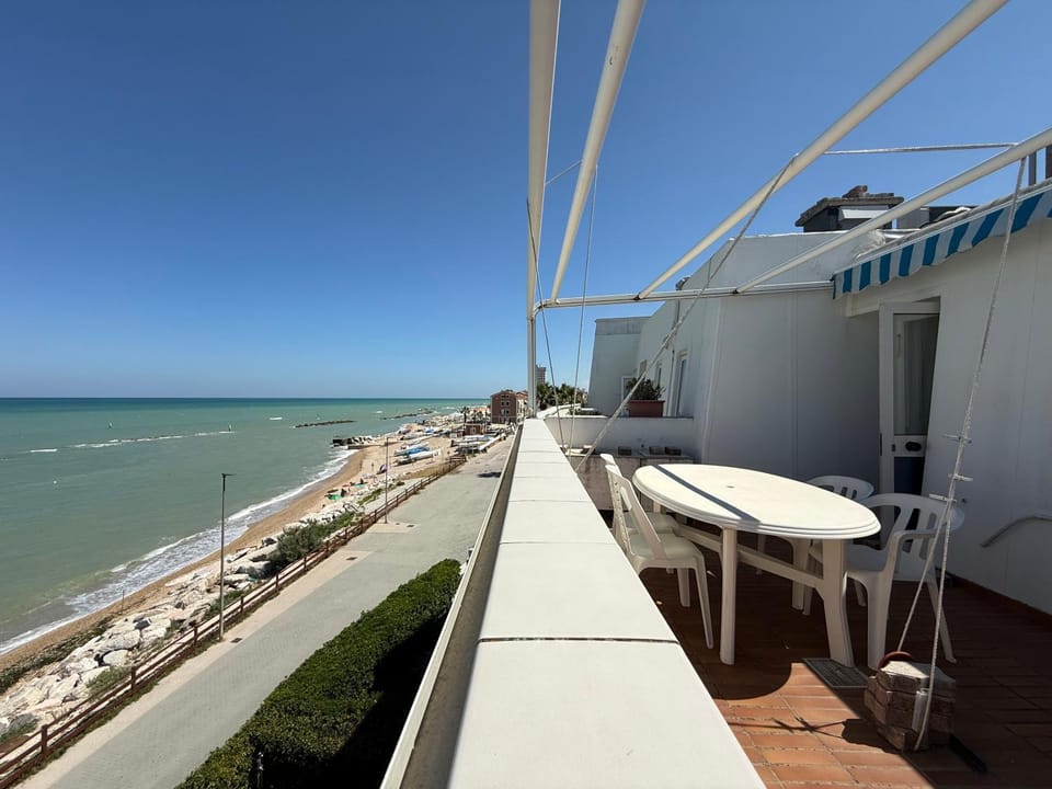 P101 - Porto Recanati, esclusiva mansarda con terrazza sul mare Apartment in Porto Recanati