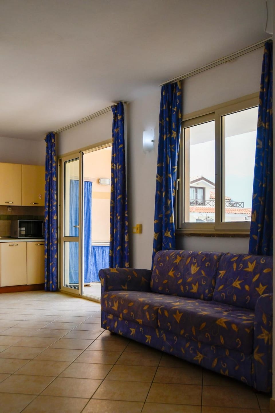 Kitchen or kitchenette, Living room, Seating area