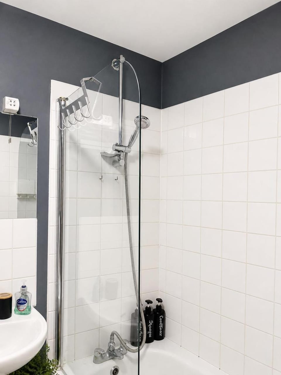 Zone 1 , 2 Bed Apt , Tube Station 2 Mins Walk , Ideal For Leisure , Families , Contractors Stays , Weekly Offers , Sleeps 4 Apartment in City of Westminster