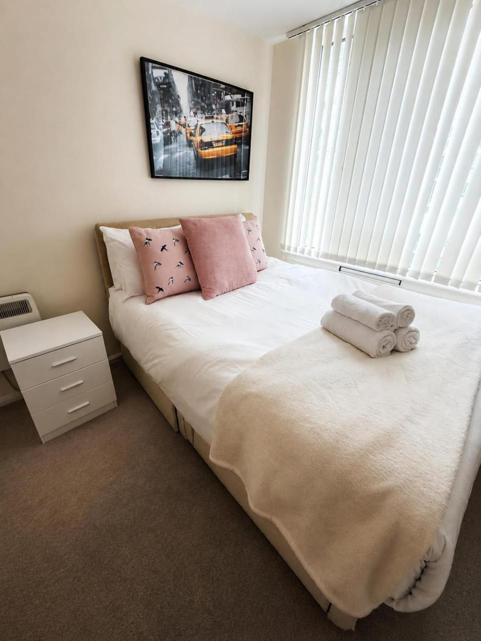 Zone 1 , 2 Bed Apt , Tube Station 2 Mins Walk , Ideal For Leisure , Families , Contractors Stays , Weekly Offers , Sleeps 4 Apartment in City of Westminster