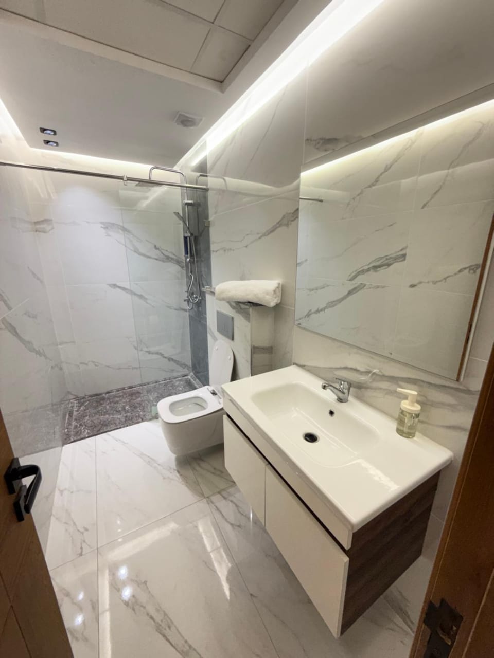 Shower, Bathroom, towels