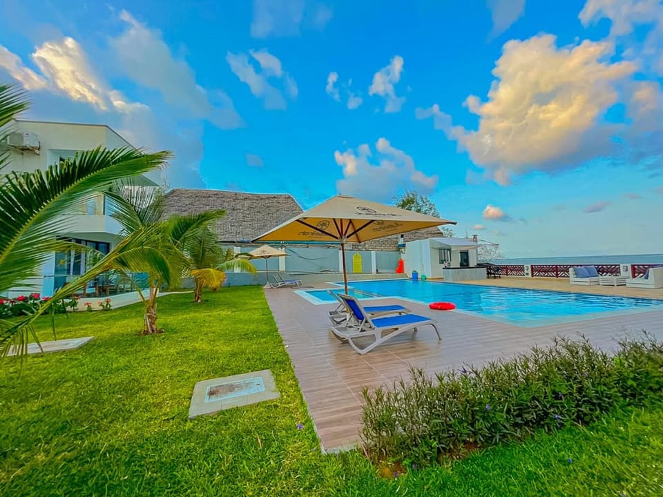 Patio, Day, Natural landscape, Garden, Garden view, Pool view, Sea view, Swimming pool, Swimming pool, sunbed
