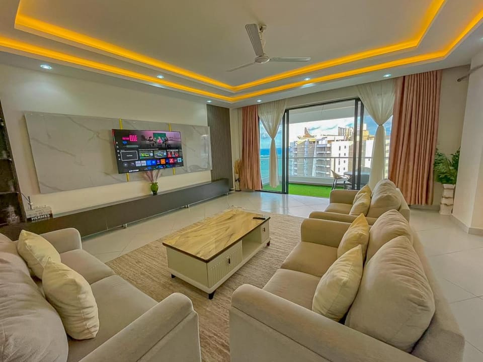 Communal lounge/ TV room, TV and multimedia, Living room, Seating area, Evening entertainment