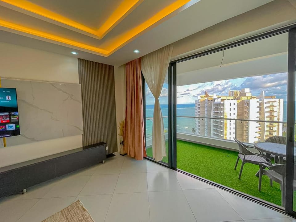 Communal lounge/ TV room, Natural landscape, TV and multimedia, View (from property/room), Balcony/Terrace, Living room, Seating area, Sea view