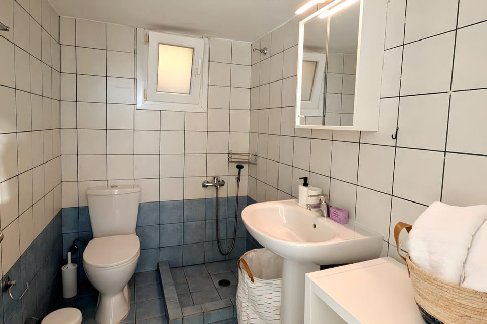 Bathroom, Living room