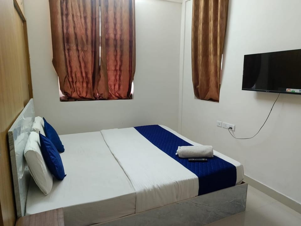 Luxury Rooms in Manikonda Near Knowledge City BY KP Suites Grand Apartment in Hyderabad