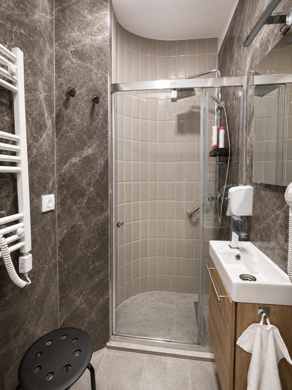 Shower, Toilet, Bathroom, towels
