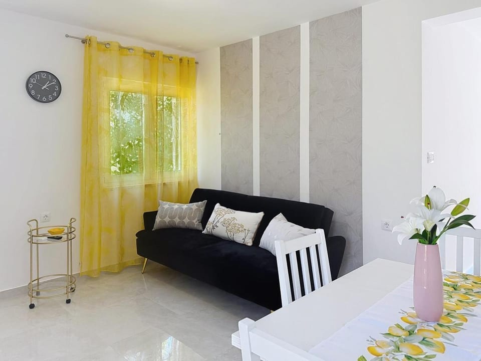 Living room, Dining area, air conditioner