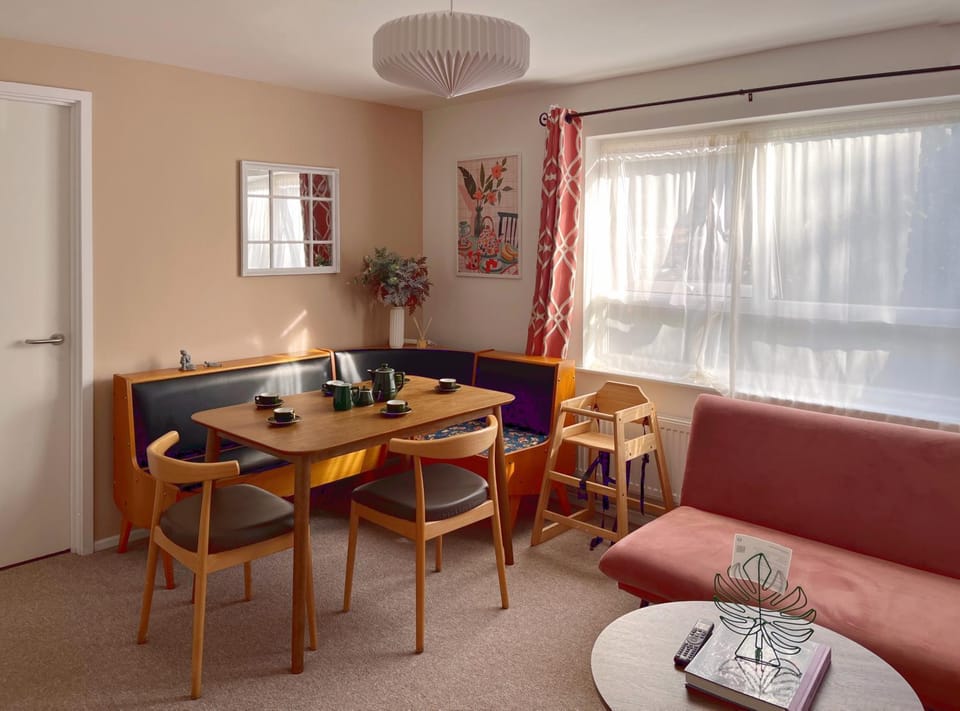 Warm mid-century 3-bed flat near Cambridge station Apartment in Cambridge