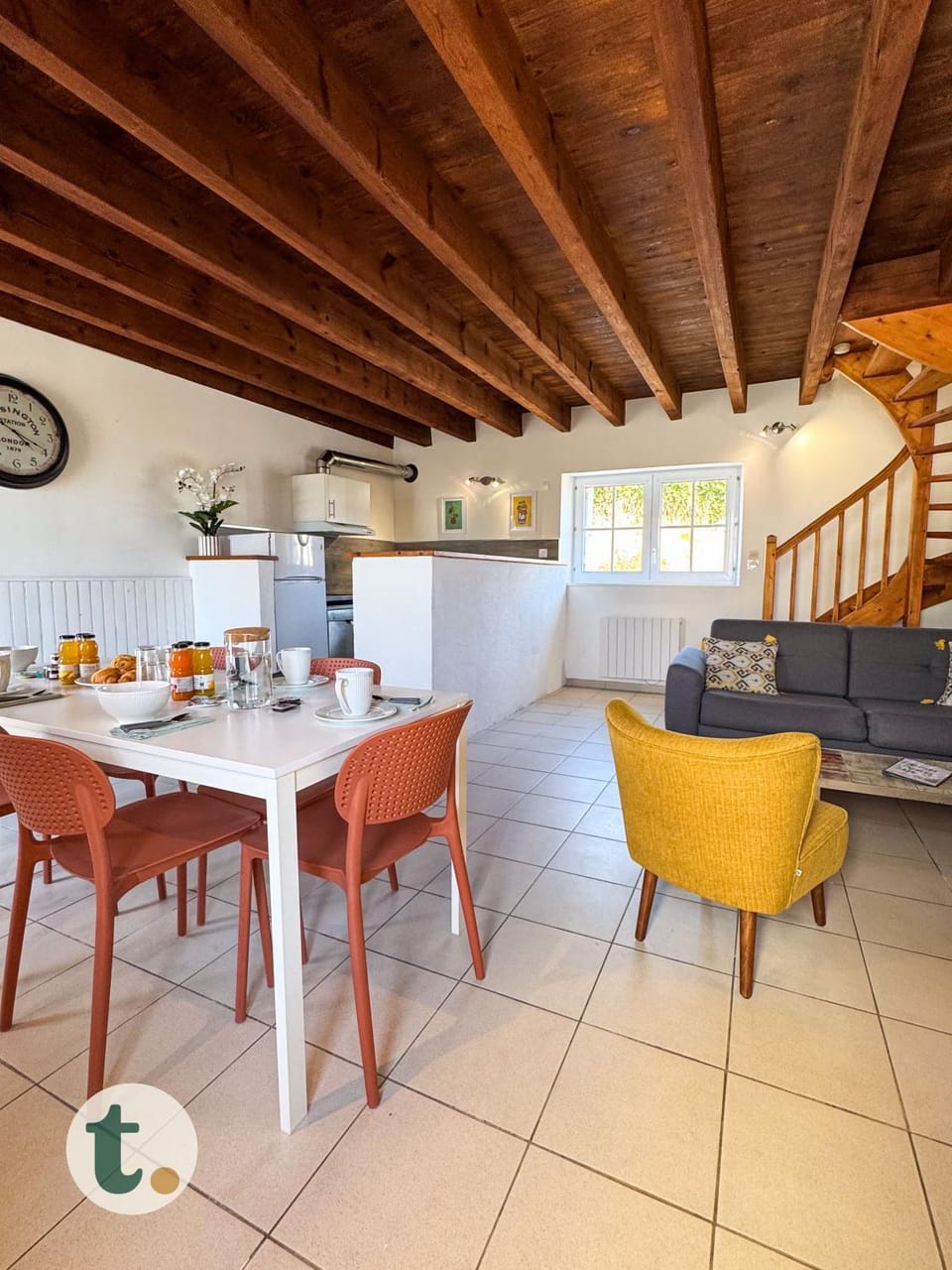 Kitchen or kitchenette, Living room