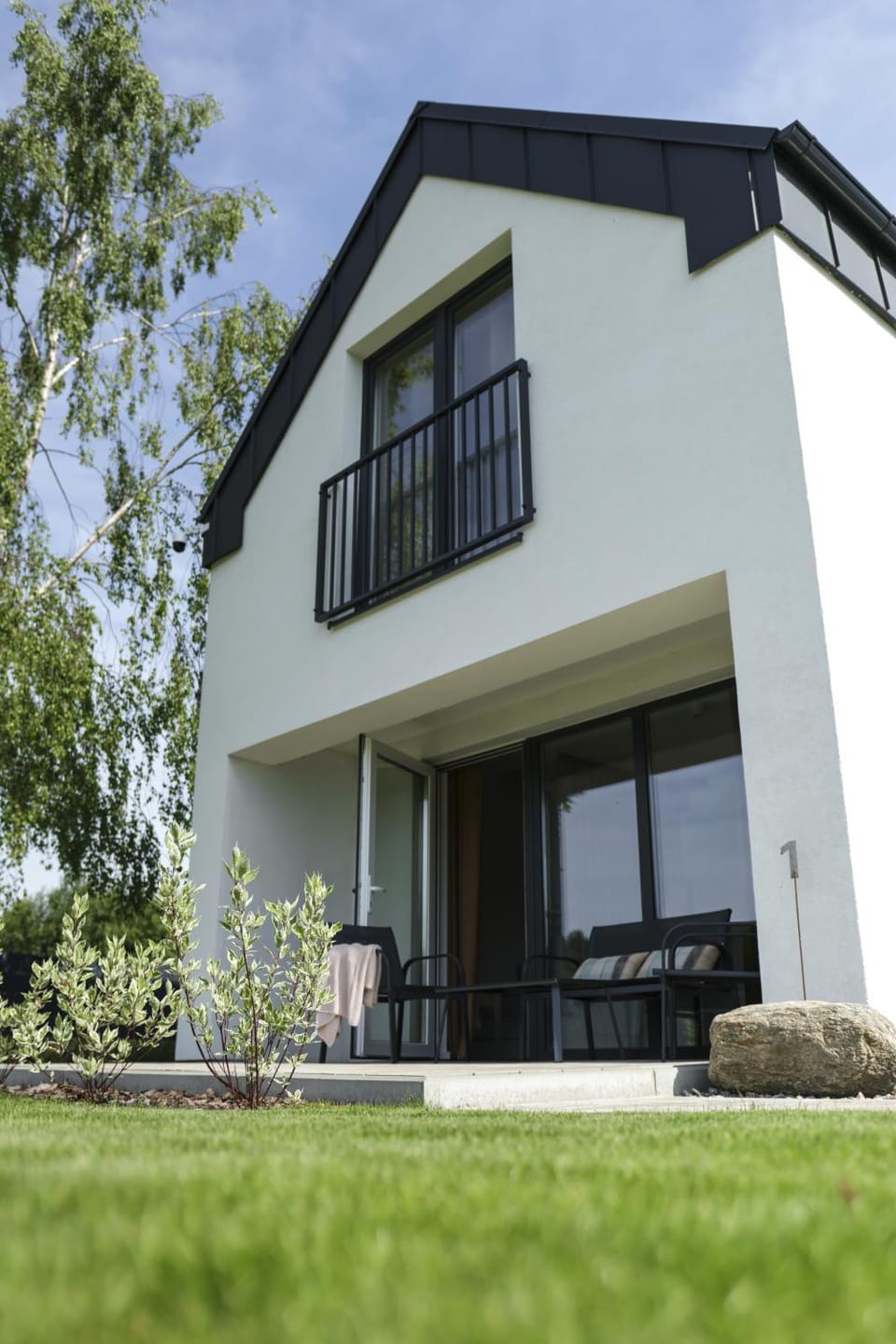 Property building, Day, Garden, Garden view