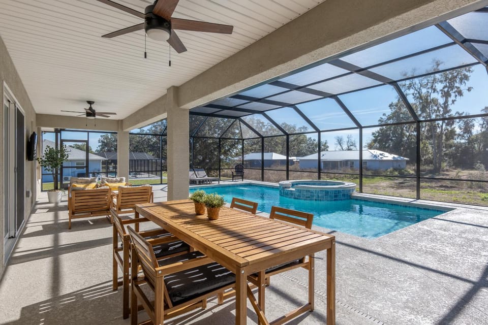 Hot Tub, Swimming pool
