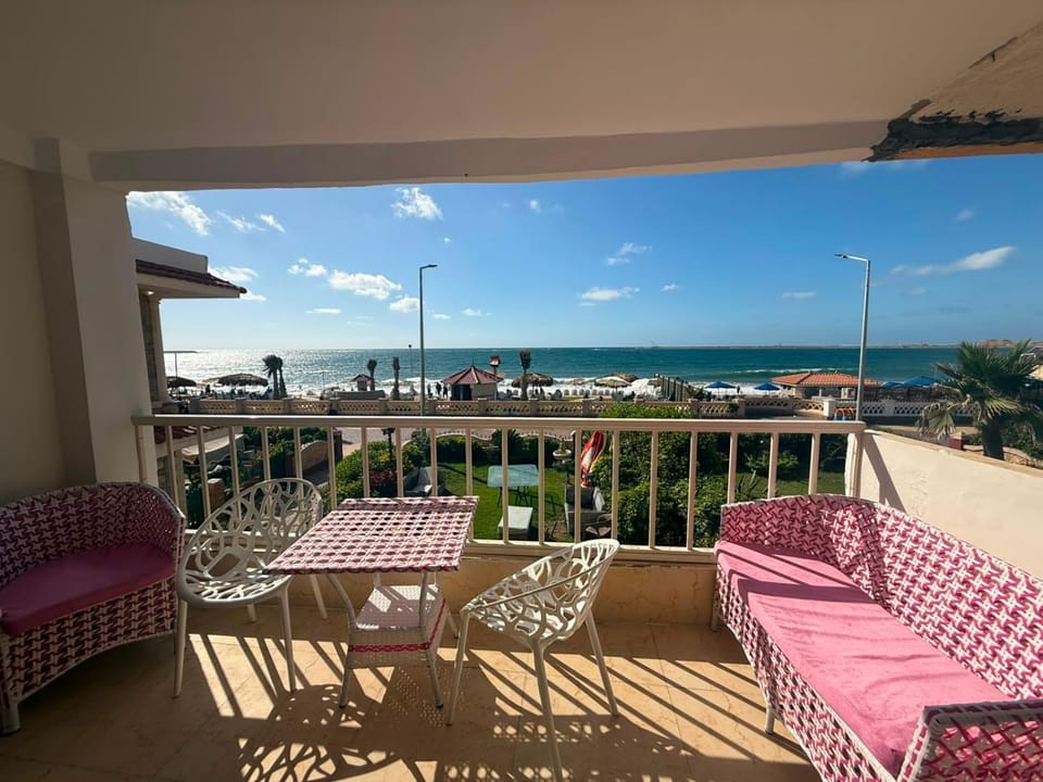Day, View (from property/room), Balcony/Terrace, Living room, Seating area, Dining area, Sea view