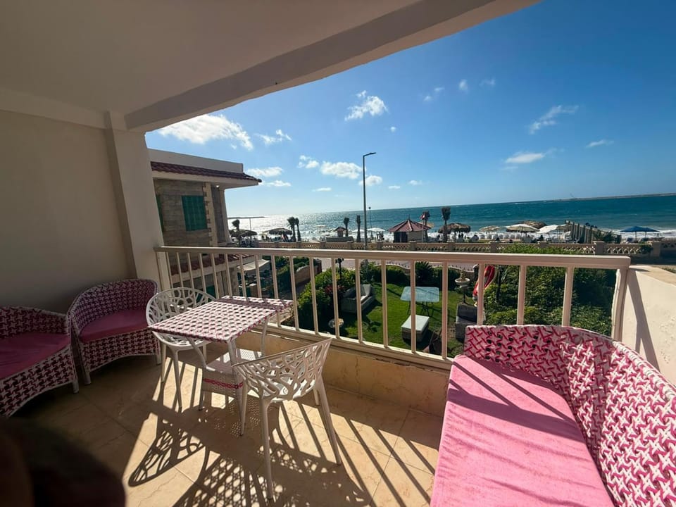 Direct Beachfront - Sea View 4 bed rooms Apartment in Alexandria