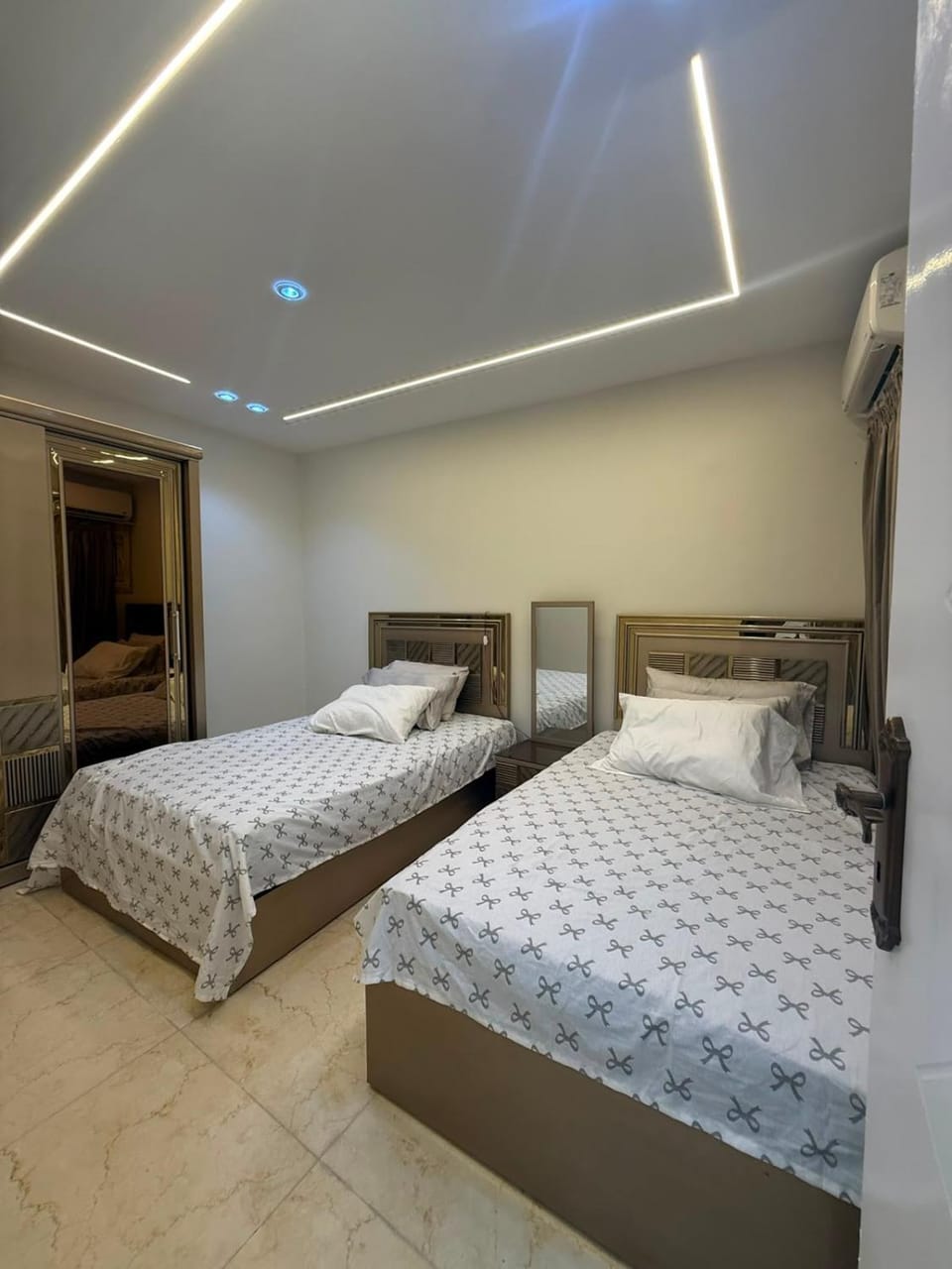 Direct Beachfront - Sea View 4 bed rooms Apartment in Alexandria