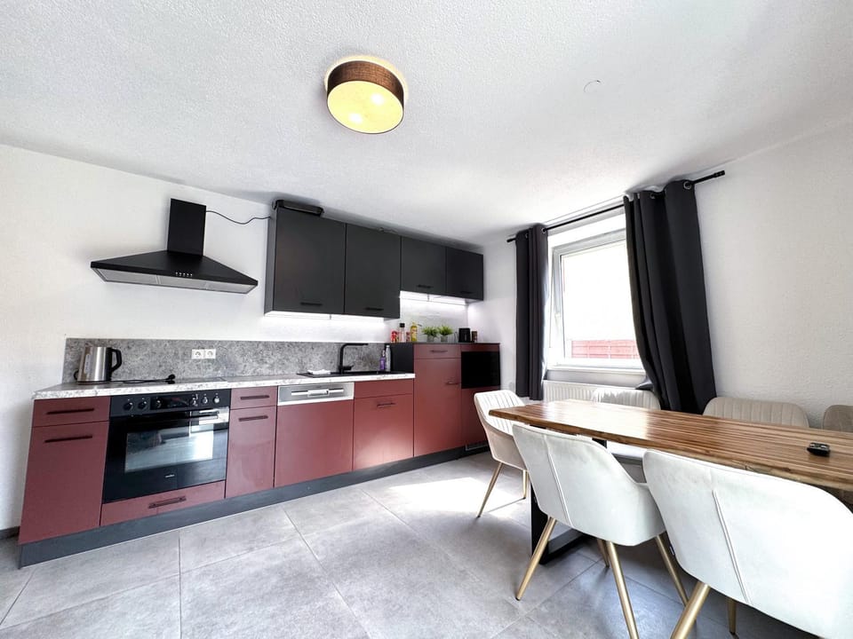 Kitchen or kitchenette, Dining area, oven, stove