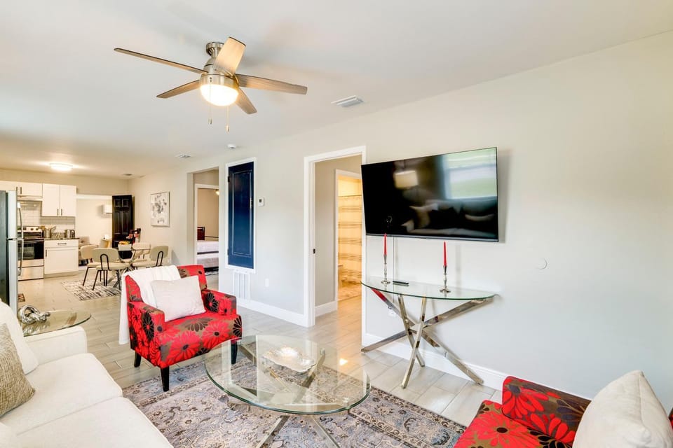 Modern Lakeland Retreat w/ Office I Fenced Yard House in Lakeland