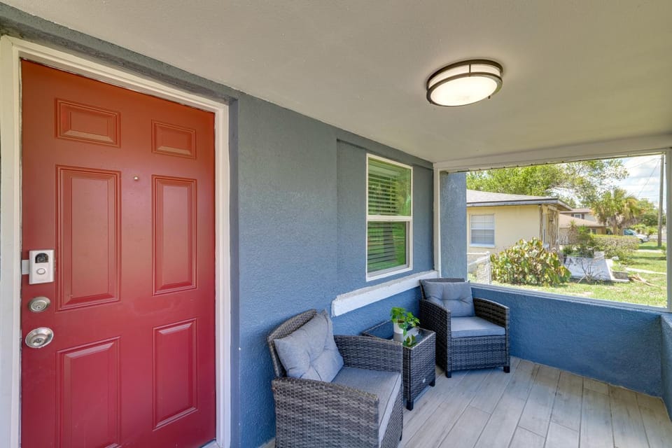 Modern Lakeland Retreat w/ Office I Fenced Yard House in Lakeland