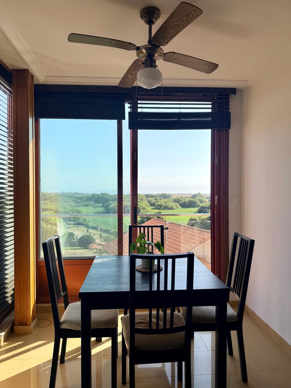 Natural landscape, View (from property/room), Balcony/Terrace, Dining area, Sea view