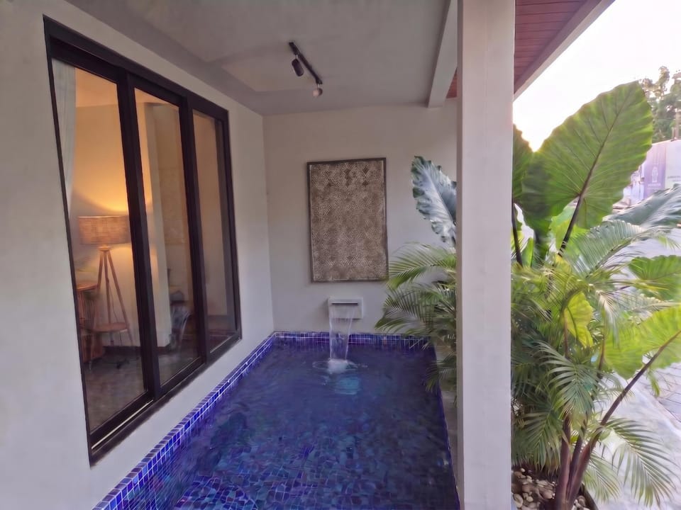 Swimming pool, Swimming pool
