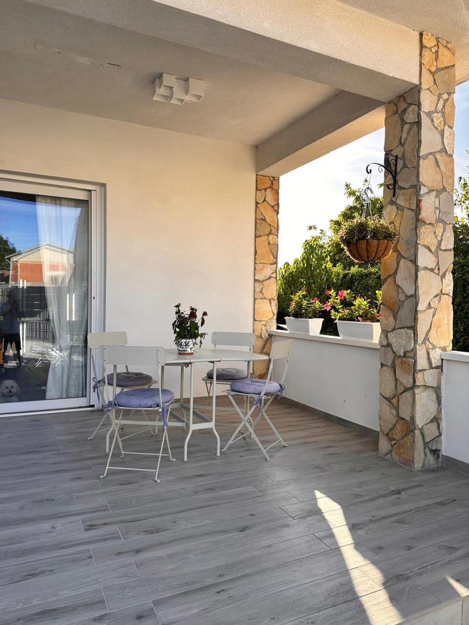 Patio, Dining area