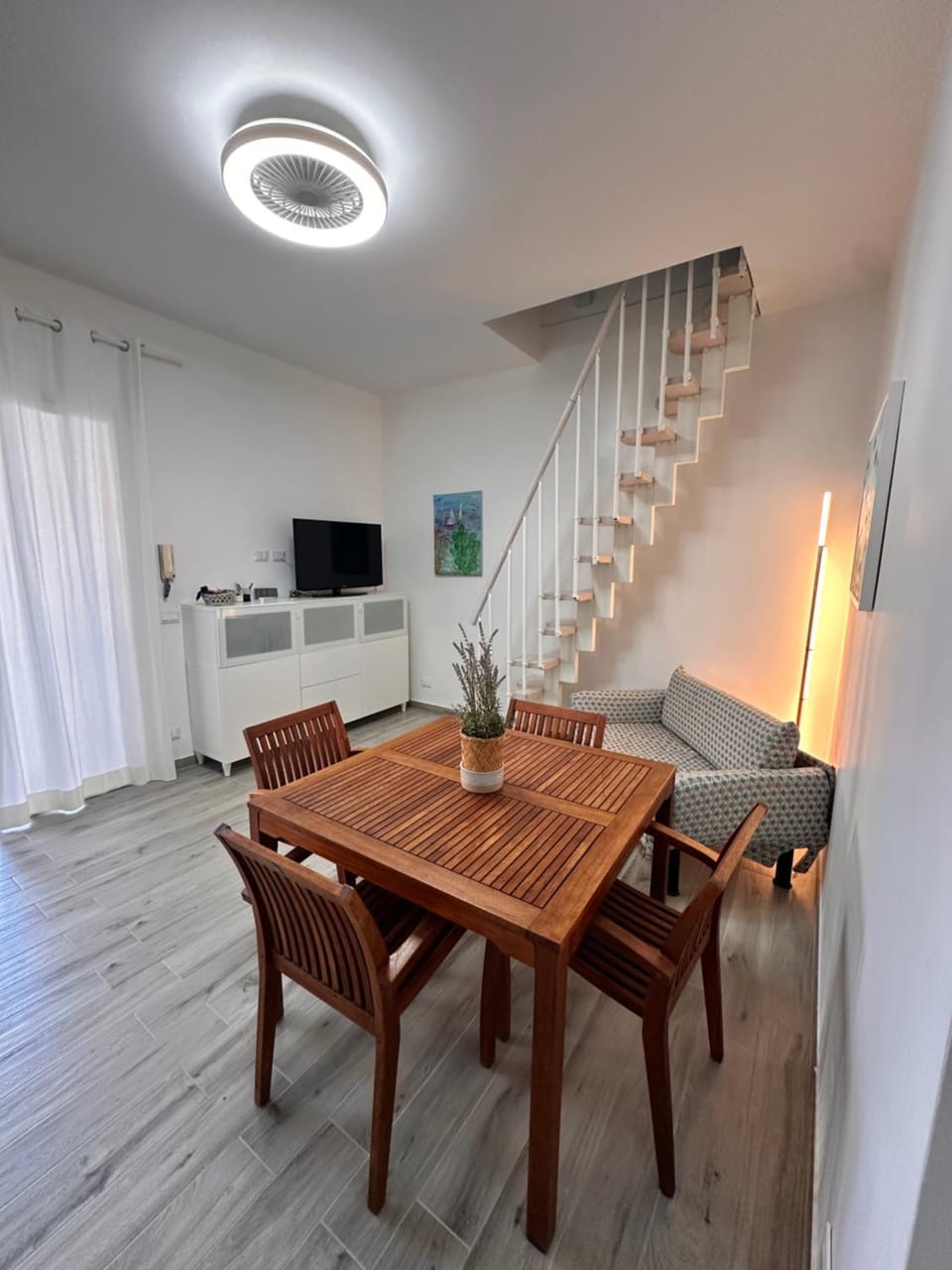 TV and multimedia, Living room, Dining area