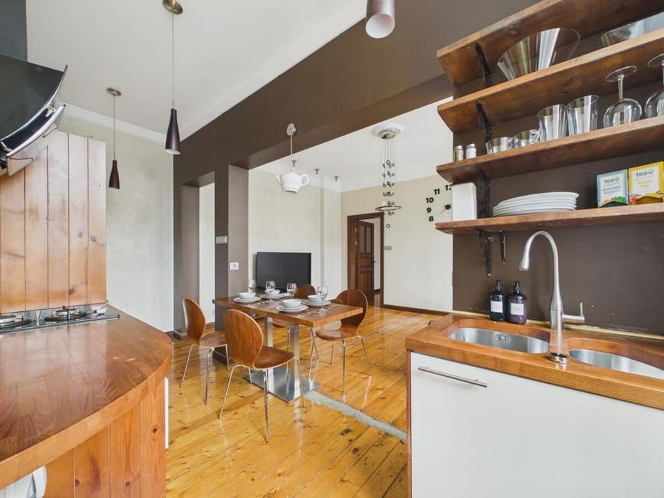 TV and multimedia, Kitchen or kitchenette, Dining area