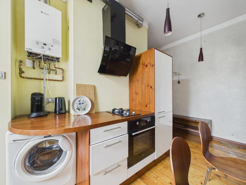 Coffee/tea facilities, Kitchen or kitchenette, oven, stove, washing machine