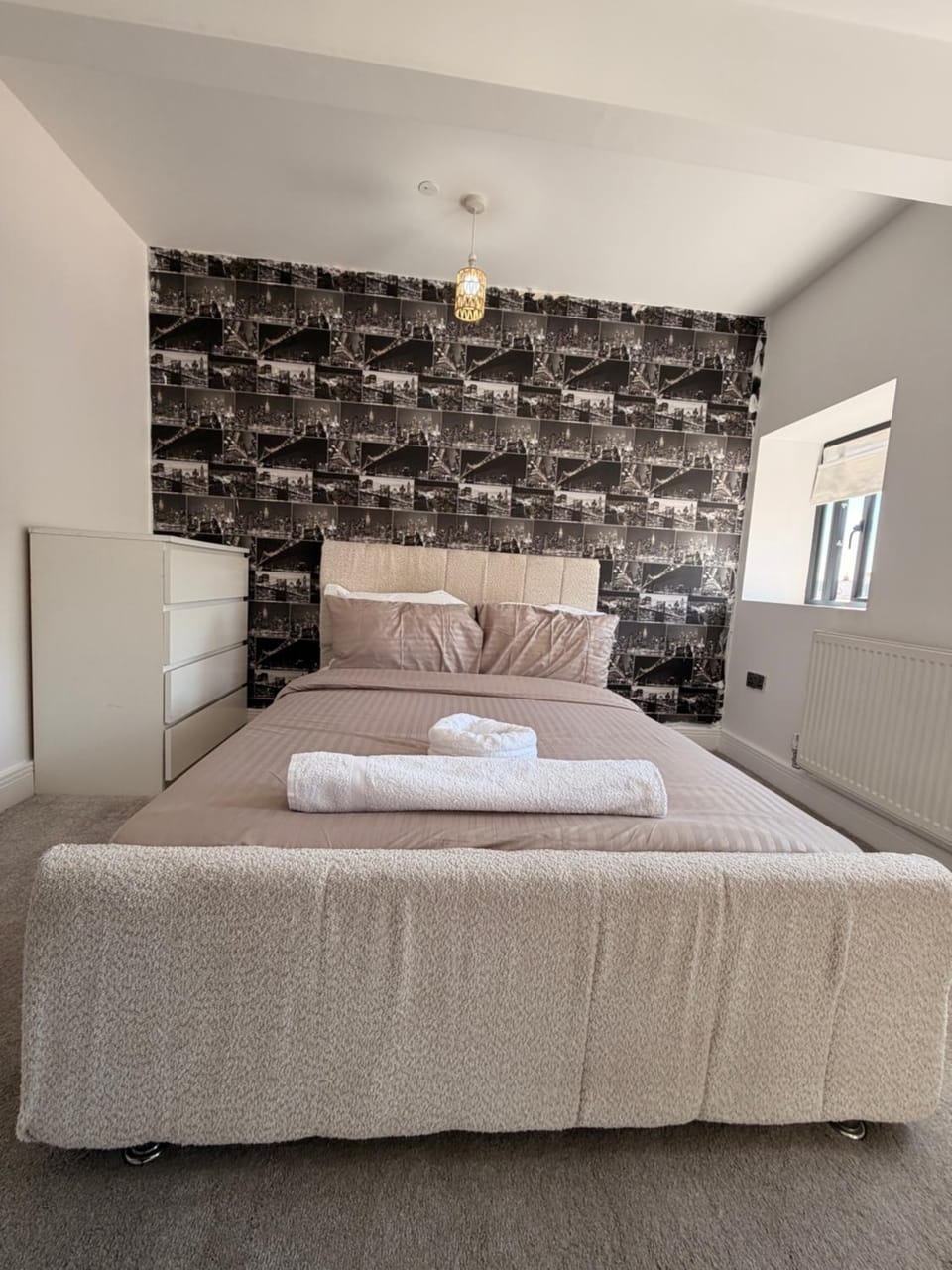 Cozy 2 BDR Apt TVs WiFi Free parking games Apartment in Wolverhampton