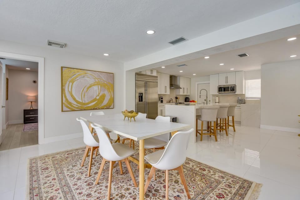 6 Mi to Siesta Beach! Extended Getaway w/ Pool House in Sarasota