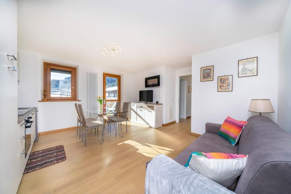 TV and multimedia, Kitchen or kitchenette, Living room