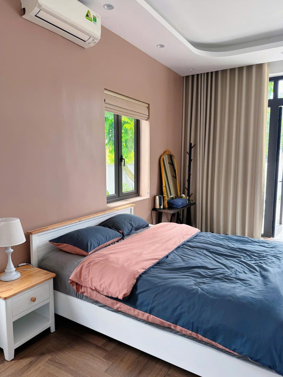 Bed, Photo of the whole room, Bedroom, air conditioner