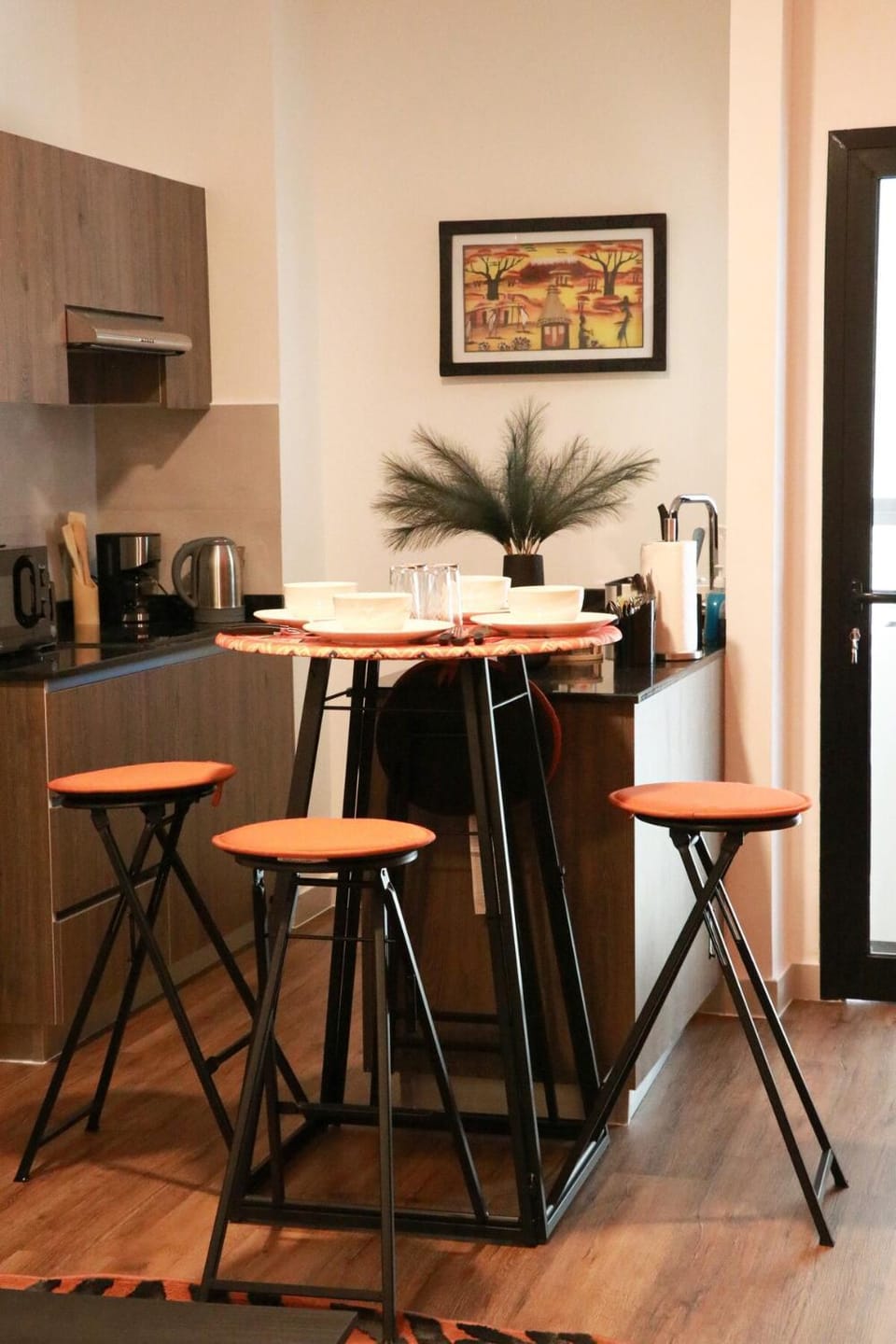 Coffee/tea facilities, Kitchen or kitchenette, Dining area