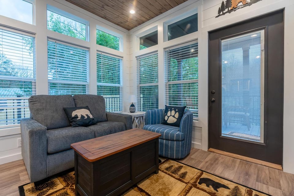 Bear River Tiny Luxury Living with River Views Villa in Bryson City