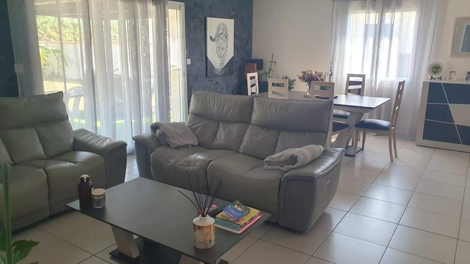 Communal lounge/ TV room
